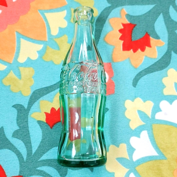Vintage 1938-1951 CocaCola EMBOSSED Green Glass Bottle 6oz Collectible Retro - Picture 5 of 14